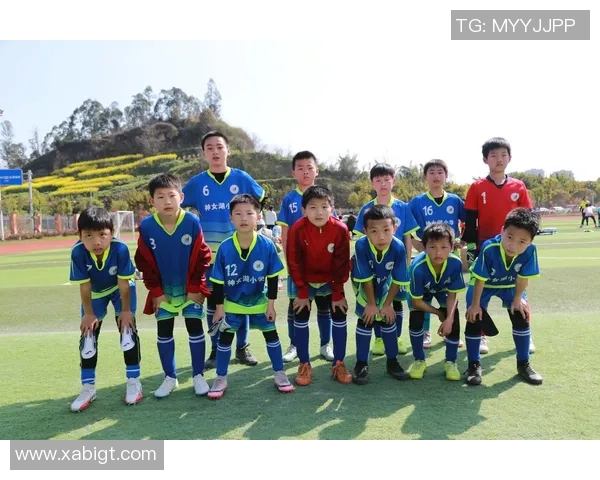 小学足球放松活动探索如何提升学生身心健康与团队合作能力
